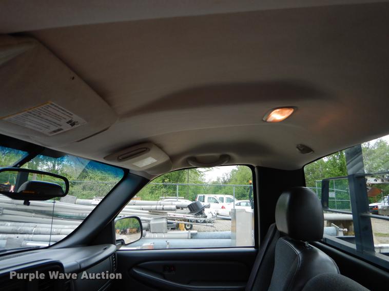 image for item DE8372 2005 Chevrolet Silverado 1500 pickup truck