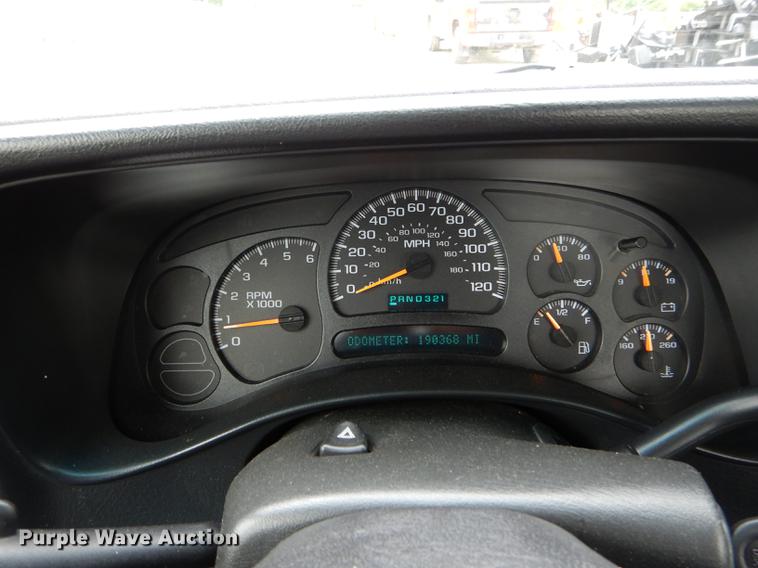 image for item DE8372 2005 Chevrolet Silverado 1500 pickup truck