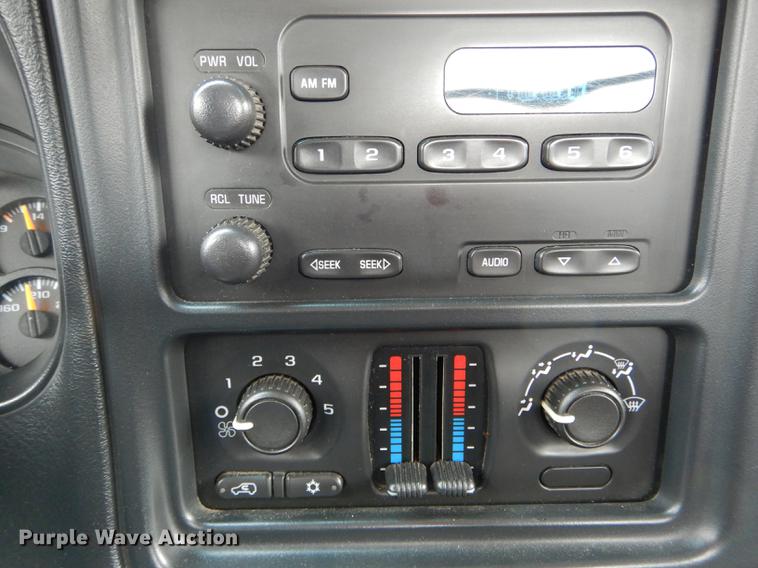 image for item DE8372 2005 Chevrolet Silverado 1500 pickup truck