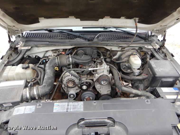 image for item DE8372 2005 Chevrolet Silverado 1500 pickup truck