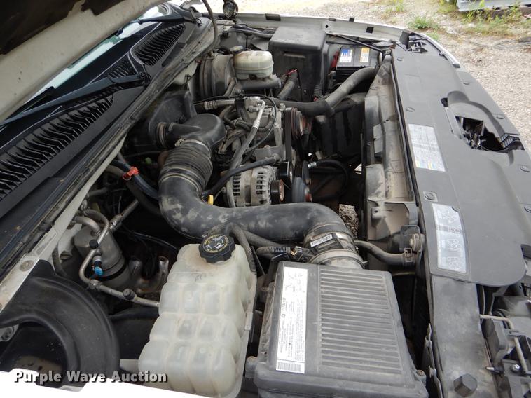 image for item DE8372 2005 Chevrolet Silverado 1500 pickup truck