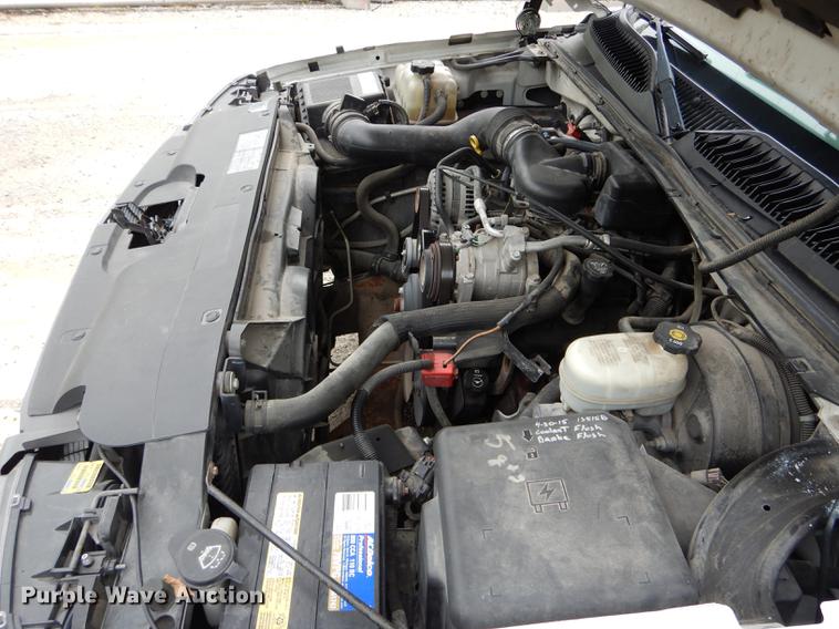 image for item DE8372 2005 Chevrolet Silverado 1500 pickup truck