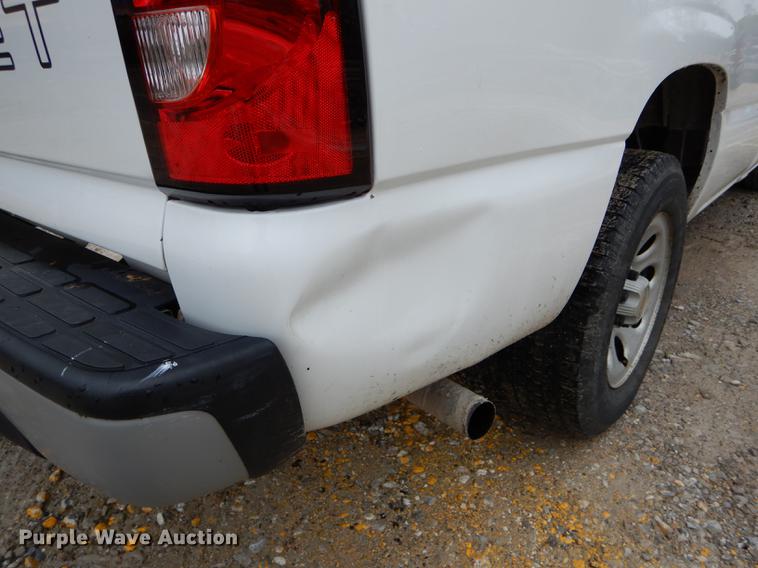 image for item DE8372 2005 Chevrolet Silverado 1500 pickup truck