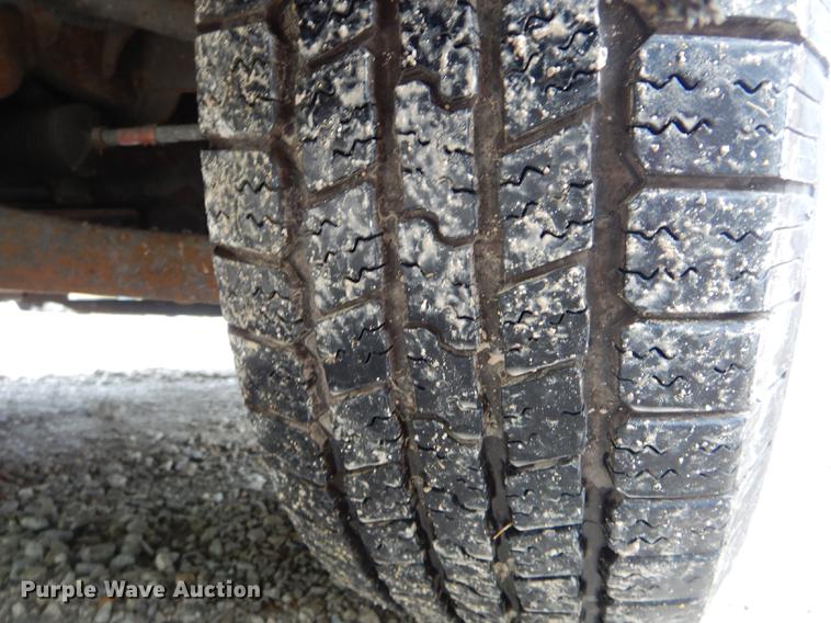 image for item DE8372 2005 Chevrolet Silverado 1500 pickup truck