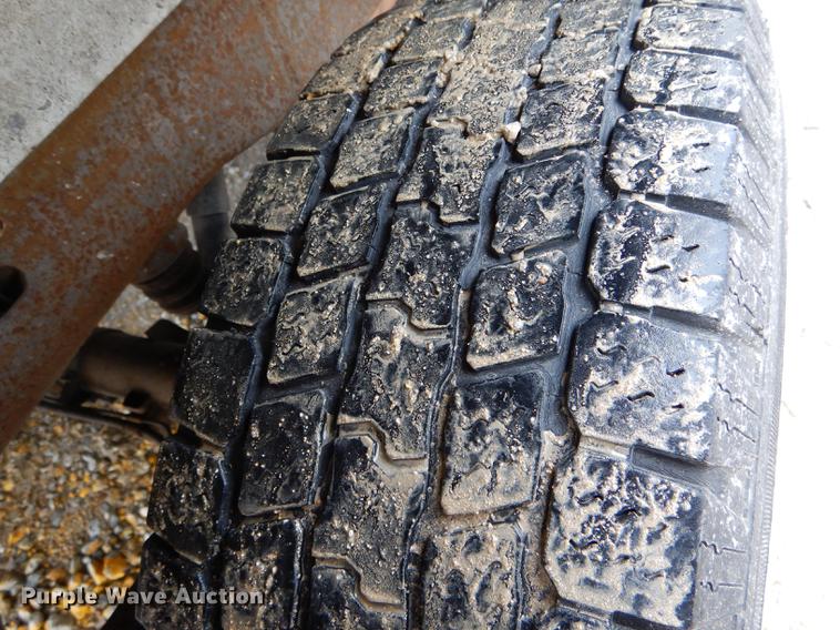 image for item DE8372 2005 Chevrolet Silverado 1500 pickup truck