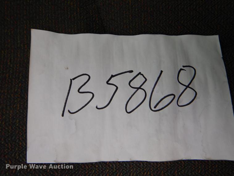 image for item DE8372 2005 Chevrolet Silverado 1500 pickup truck