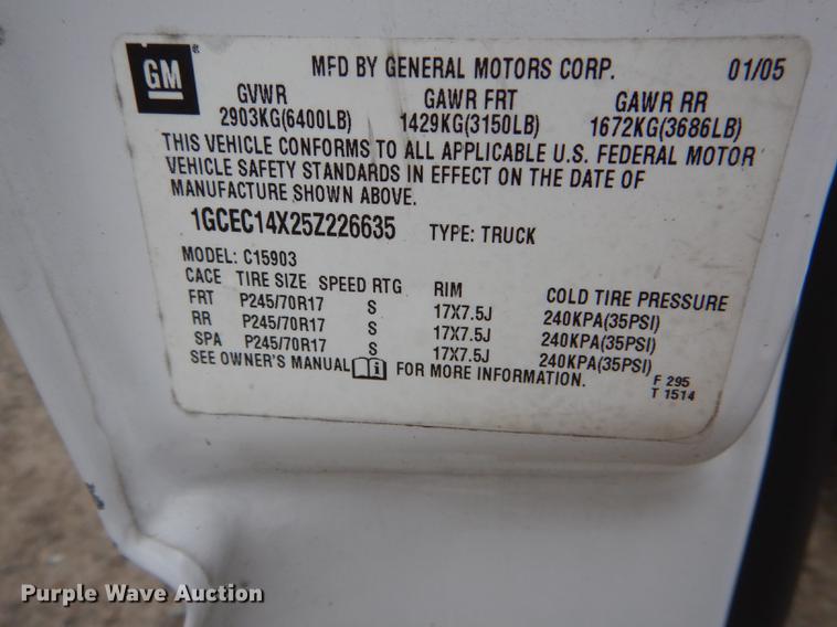 image for item DE8372 2005 Chevrolet Silverado 1500 pickup truck