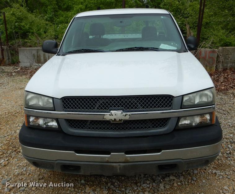 image for item DE8376 2005 Chevrolet Silverado 1500 pickup truck