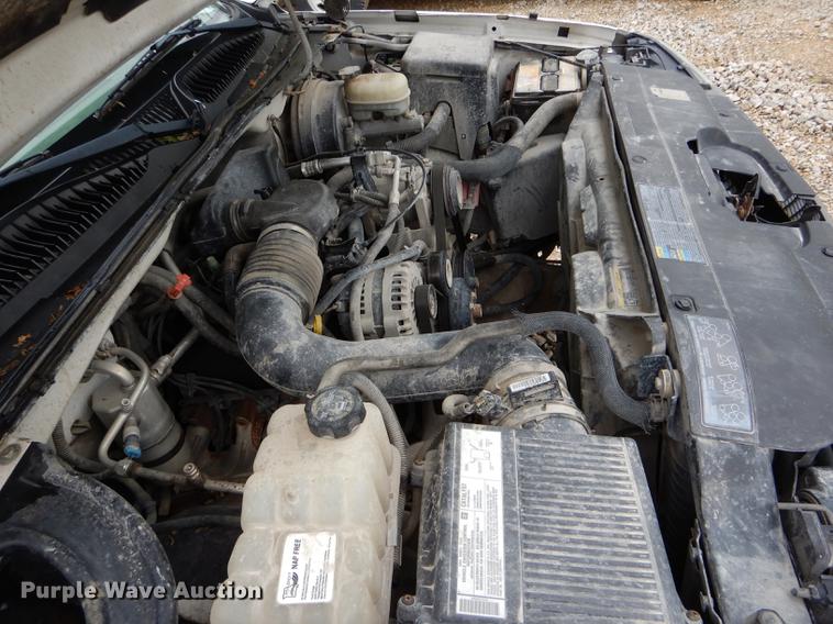 image for item DE8376 2005 Chevrolet Silverado 1500 pickup truck