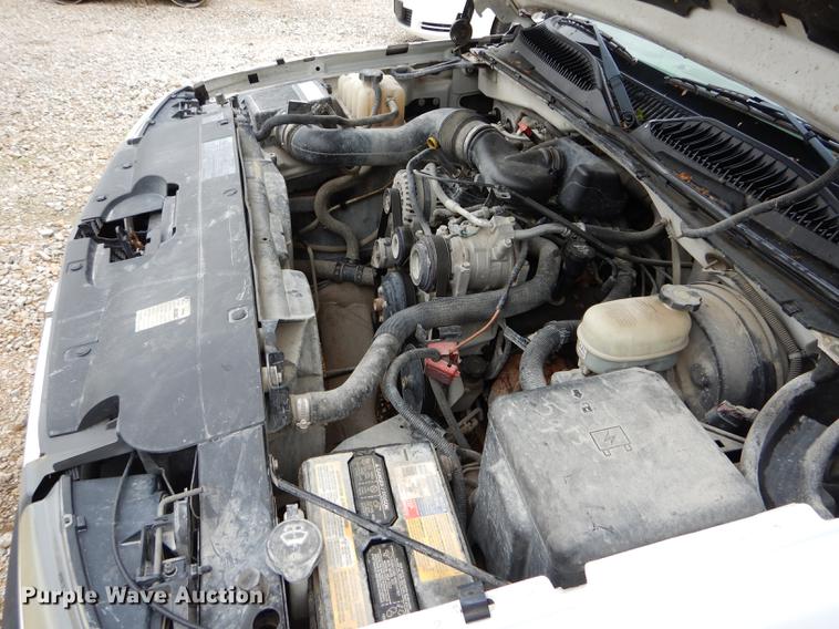 image for item DE8376 2005 Chevrolet Silverado 1500 pickup truck