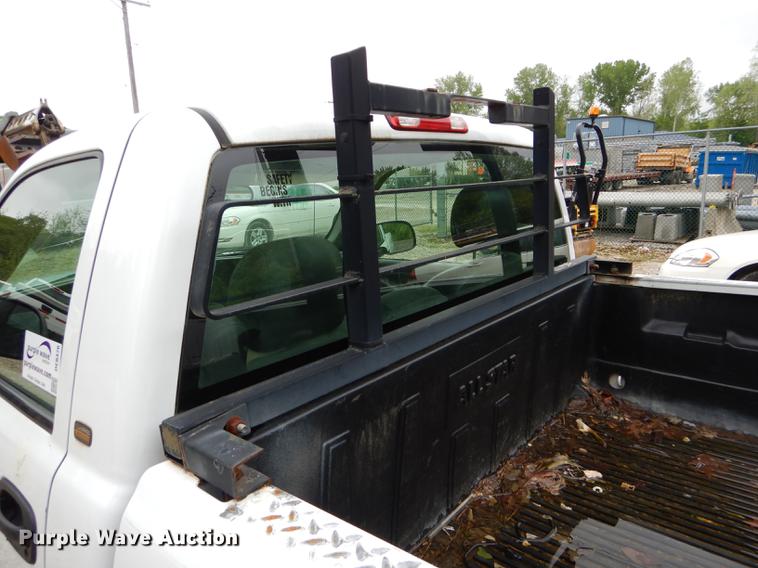 image for item DE8376 2005 Chevrolet Silverado 1500 pickup truck