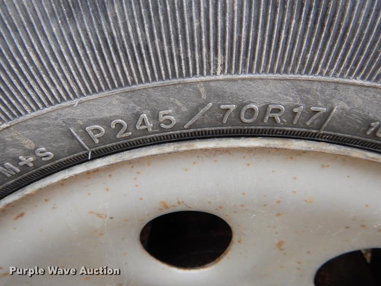 image for item DE8376 2005 Chevrolet Silverado 1500 pickup truck