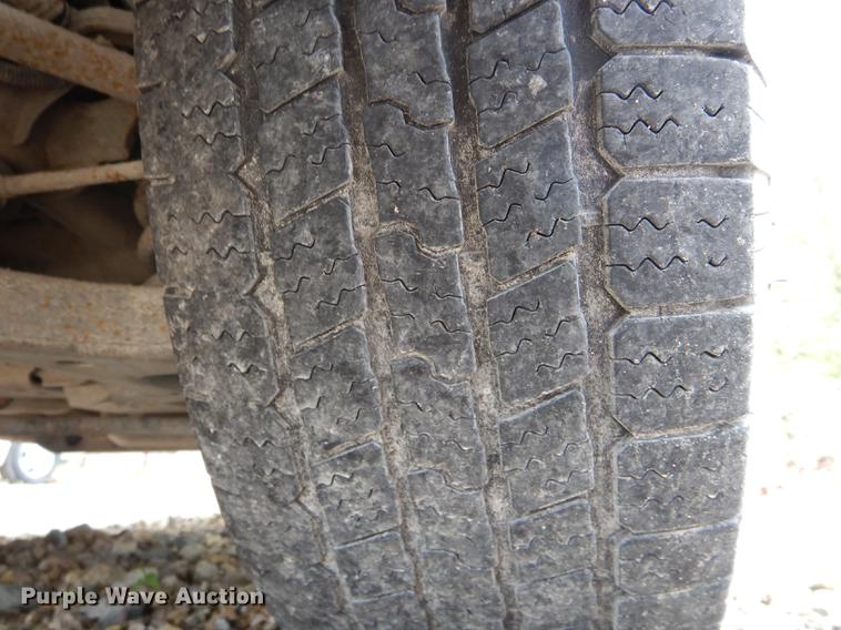 image for item DE8376 2005 Chevrolet Silverado 1500 pickup truck