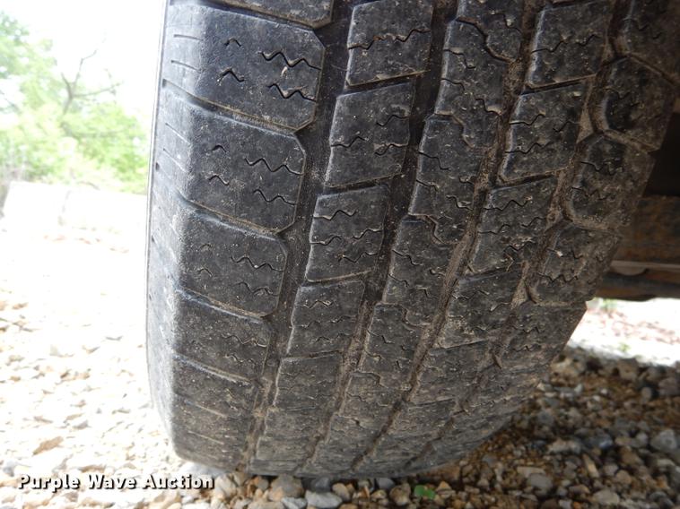 image for item DE8376 2005 Chevrolet Silverado 1500 pickup truck