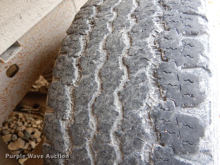 image for item DE8376 2005 Chevrolet Silverado 1500 pickup truck