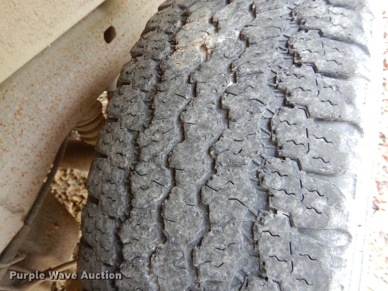 image for item DE8376 2005 Chevrolet Silverado 1500 pickup truck