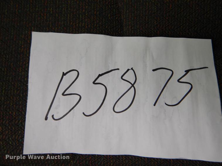 image for item DE8376 2005 Chevrolet Silverado 1500 pickup truck