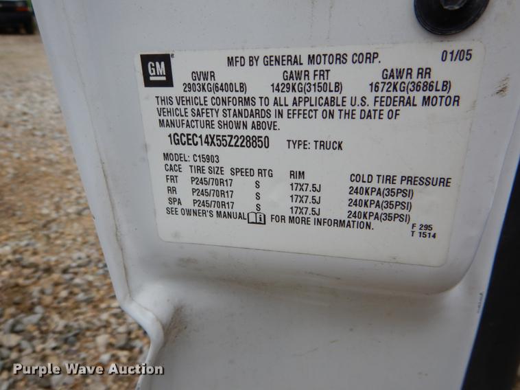 image for item DE8376 2005 Chevrolet Silverado 1500 pickup truck