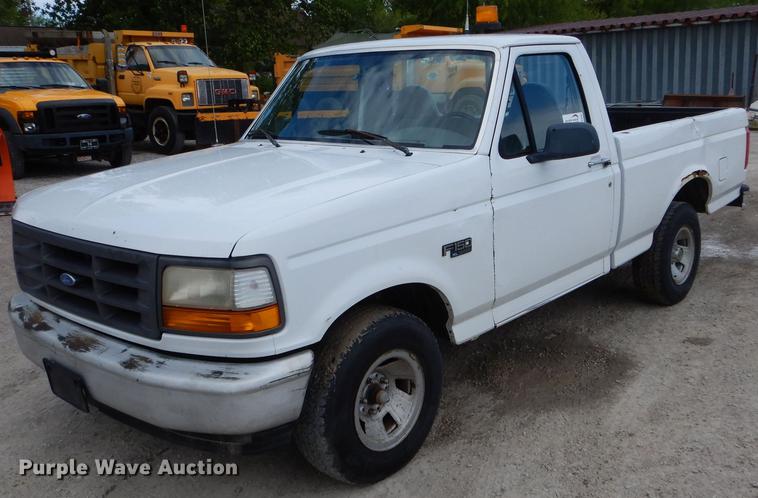 image for item DE8402 1996 Ford F150 XL pickup truck