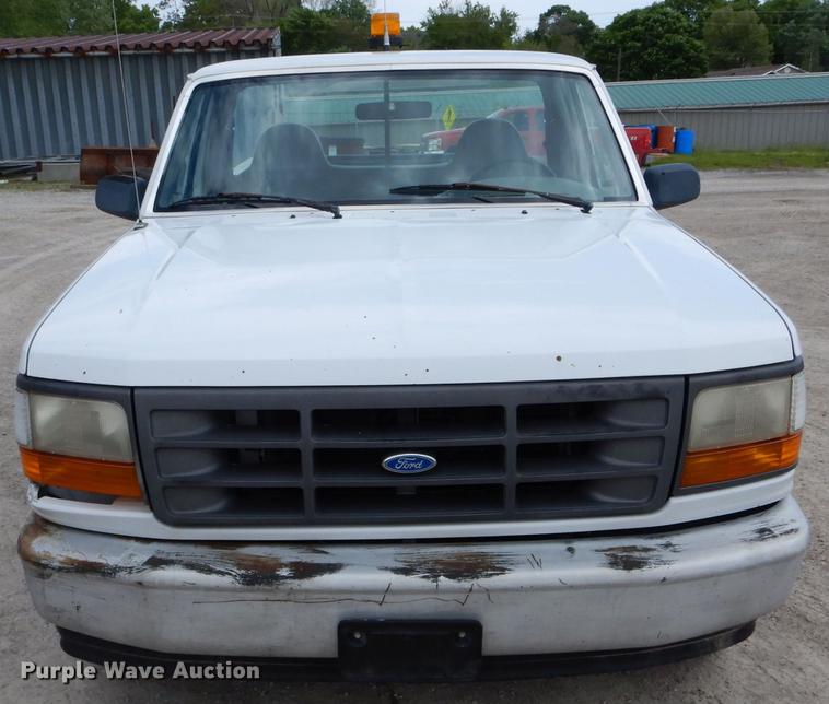 image for item DE8402 1996 Ford F150 XL pickup truck