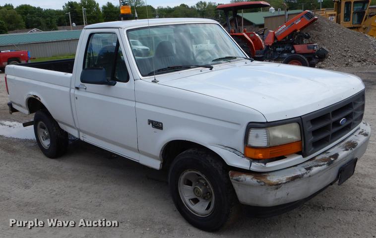 image for item DE8402 1996 Ford F150 XL pickup truck