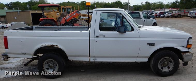 image for item DE8402 1996 Ford F150 XL pickup truck