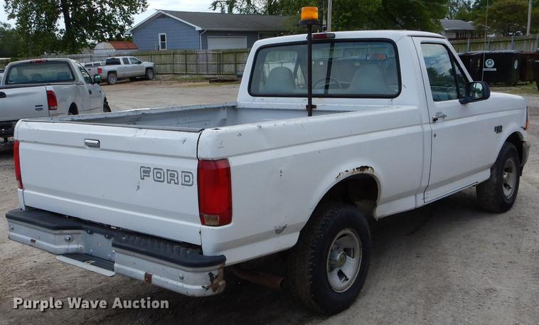 image for item DE8402 1996 Ford F150 XL pickup truck