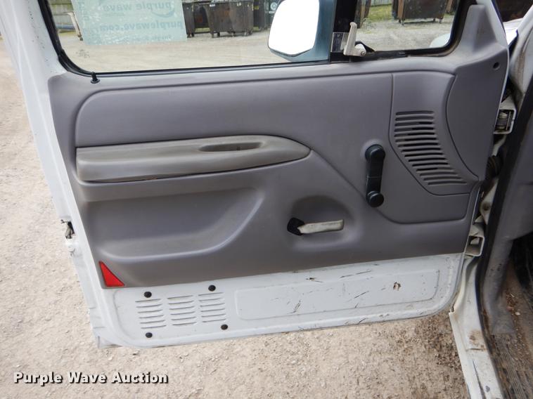 image for item DE8402 1996 Ford F150 XL pickup truck