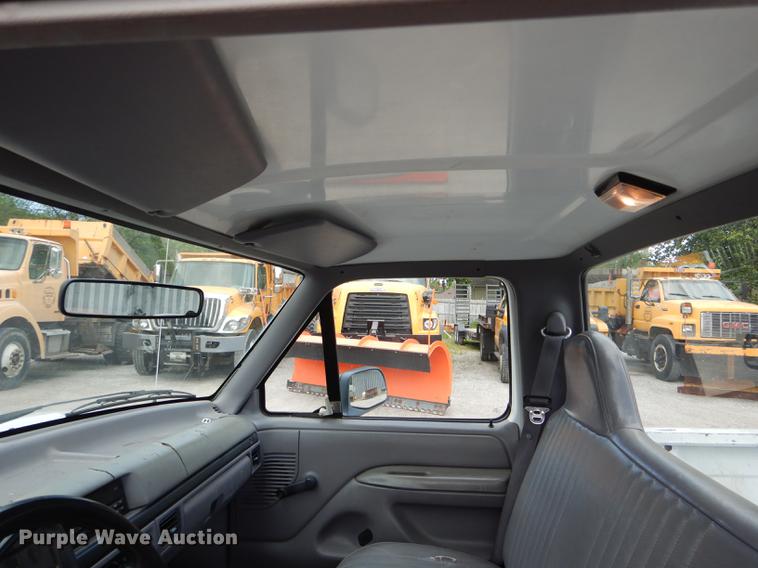 image for item DE8402 1996 Ford F150 XL pickup truck