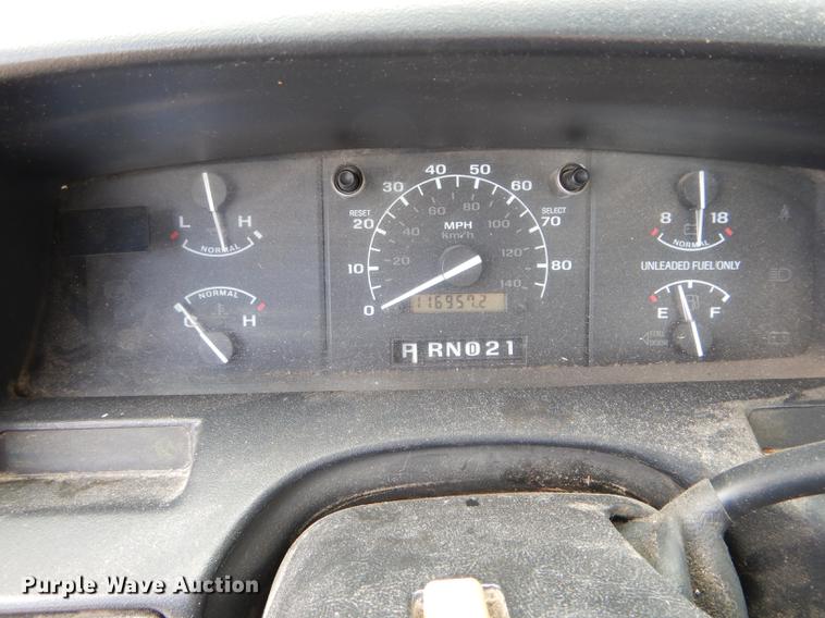 image for item DE8402 1996 Ford F150 XL pickup truck