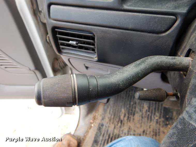 image for item DE8402 1996 Ford F150 XL pickup truck