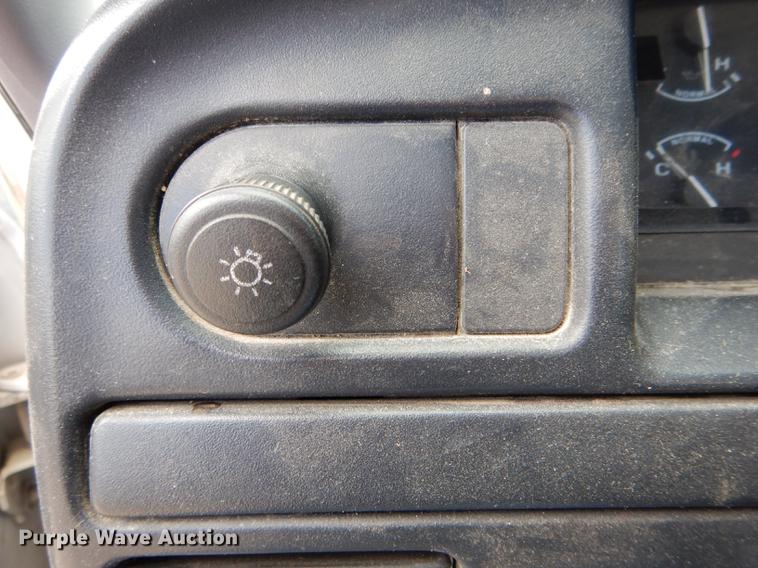 image for item DE8402 1996 Ford F150 XL pickup truck