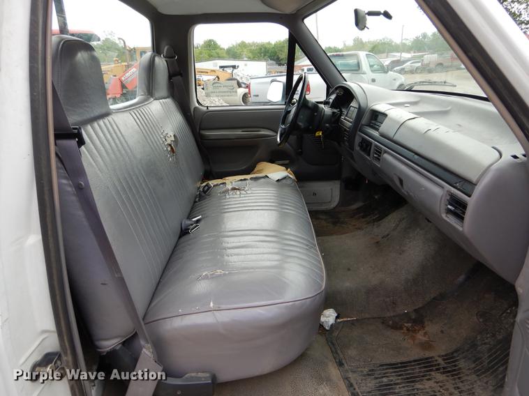 image for item DE8402 1996 Ford F150 XL pickup truck