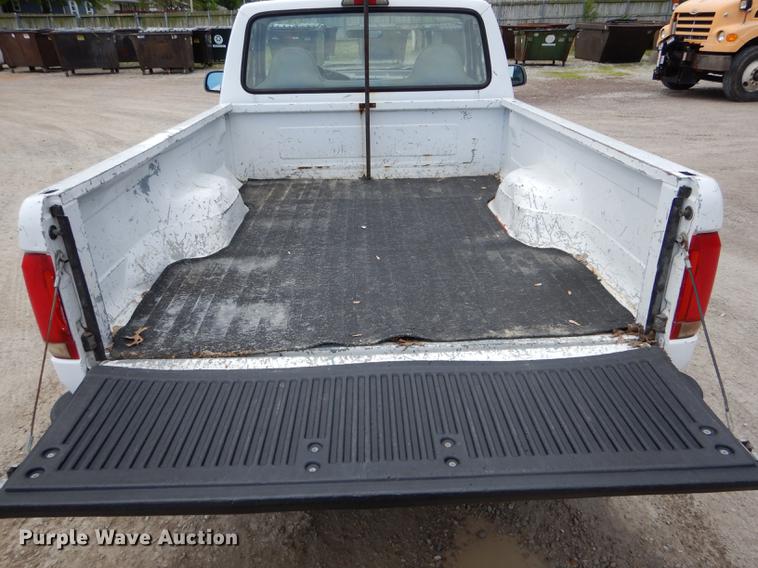 image for item DE8402 1996 Ford F150 XL pickup truck