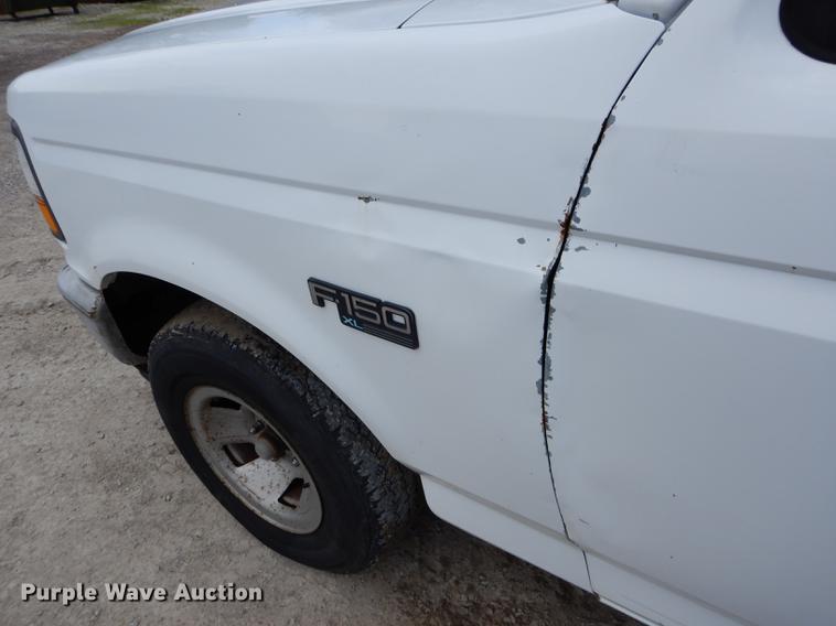 image for item DE8402 1996 Ford F150 XL pickup truck
