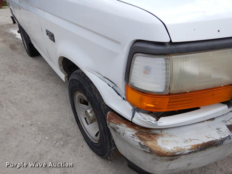 image for item DE8402 1996 Ford F150 XL pickup truck