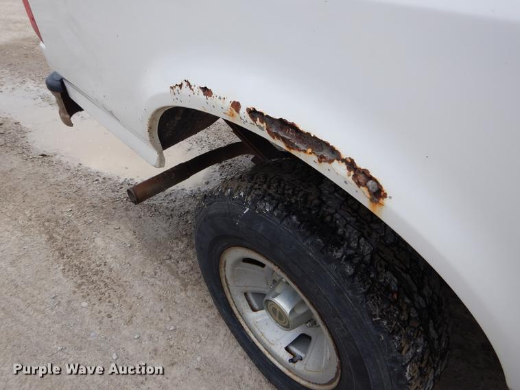 image for item DE8402 1996 Ford F150 XL pickup truck