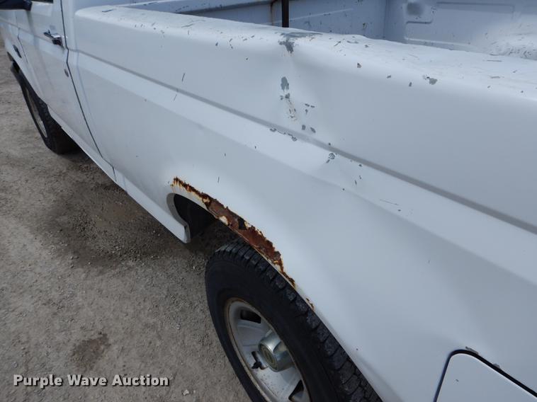 image for item DE8402 1996 Ford F150 XL pickup truck