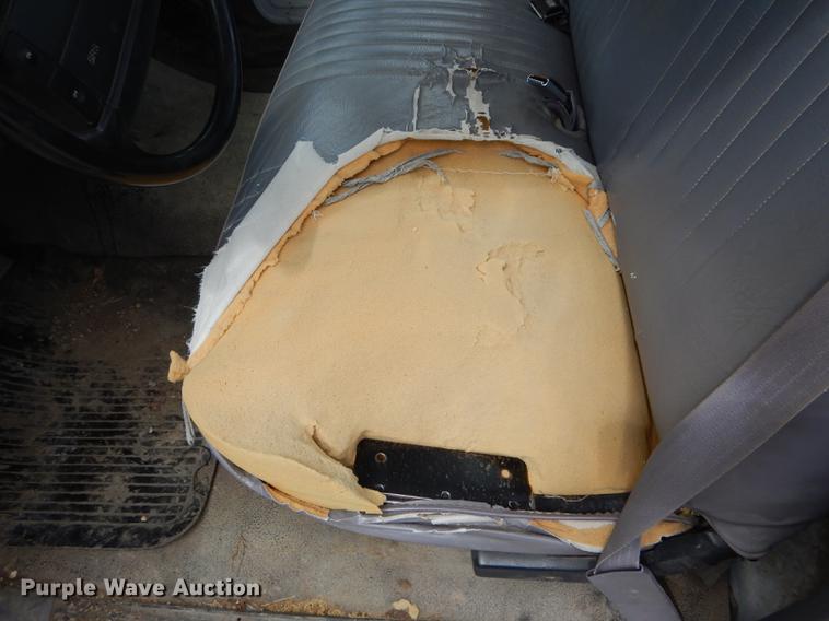 image for item DE8402 1996 Ford F150 XL pickup truck