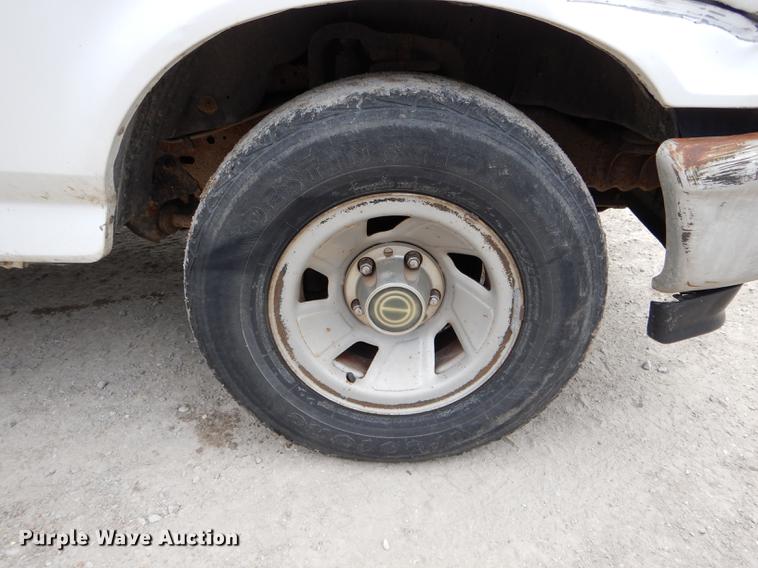 image for item DE8402 1996 Ford F150 XL pickup truck