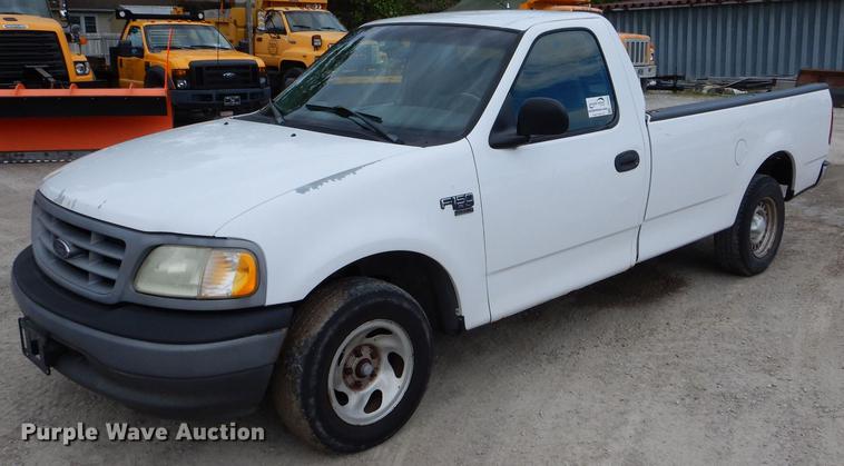 image for item DE8403 2002 Ford F150 pickup truck