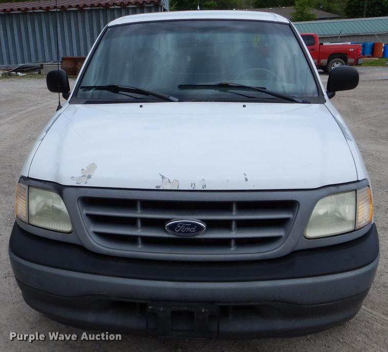 image for item DE8403 2002 Ford F150 pickup truck