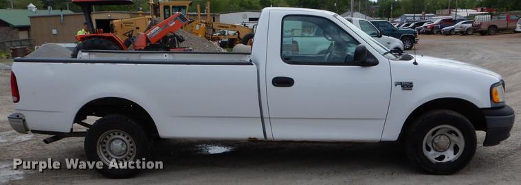 image for item DE8403 2002 Ford F150 pickup truck