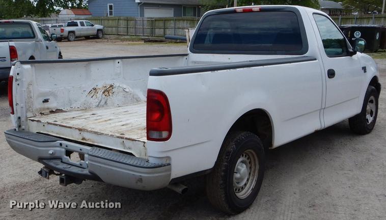 image for item DE8403 2002 Ford F150 pickup truck