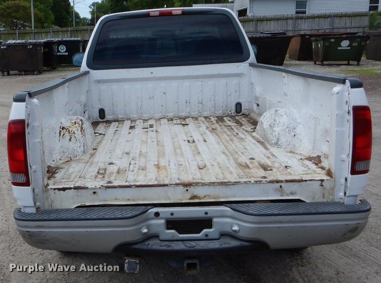 image for item DE8403 2002 Ford F150 pickup truck