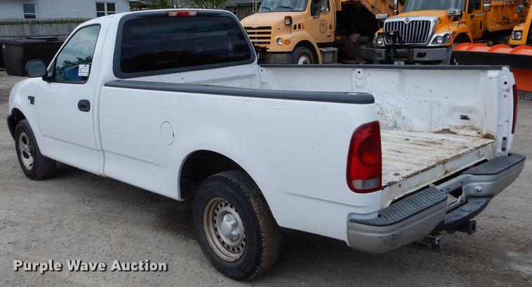 image for item DE8403 2002 Ford F150 pickup truck