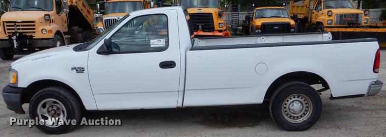 image for item DE8403 2002 Ford F150 pickup truck