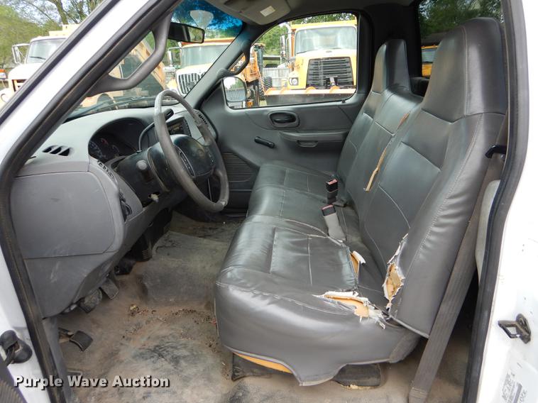 image for item DE8403 2002 Ford F150 pickup truck