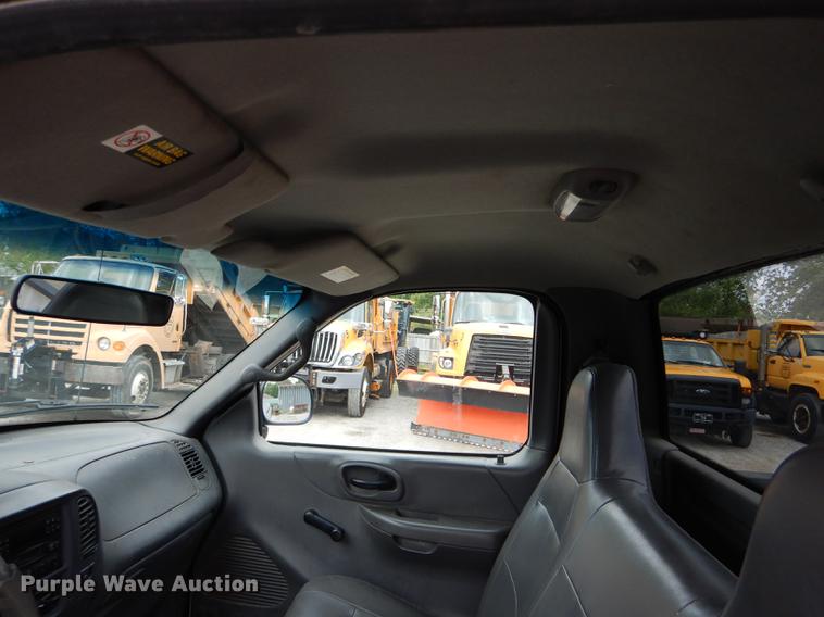 image for item DE8403 2002 Ford F150 pickup truck