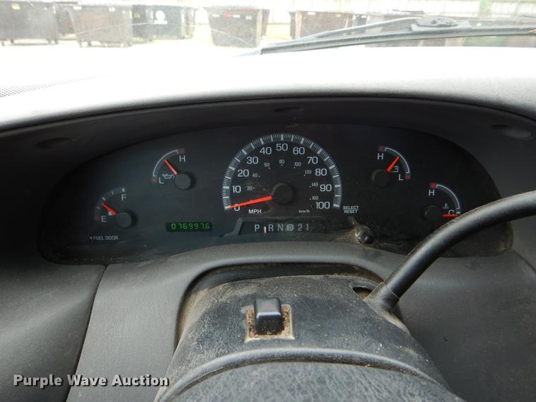 image for item DE8403 2002 Ford F150 pickup truck